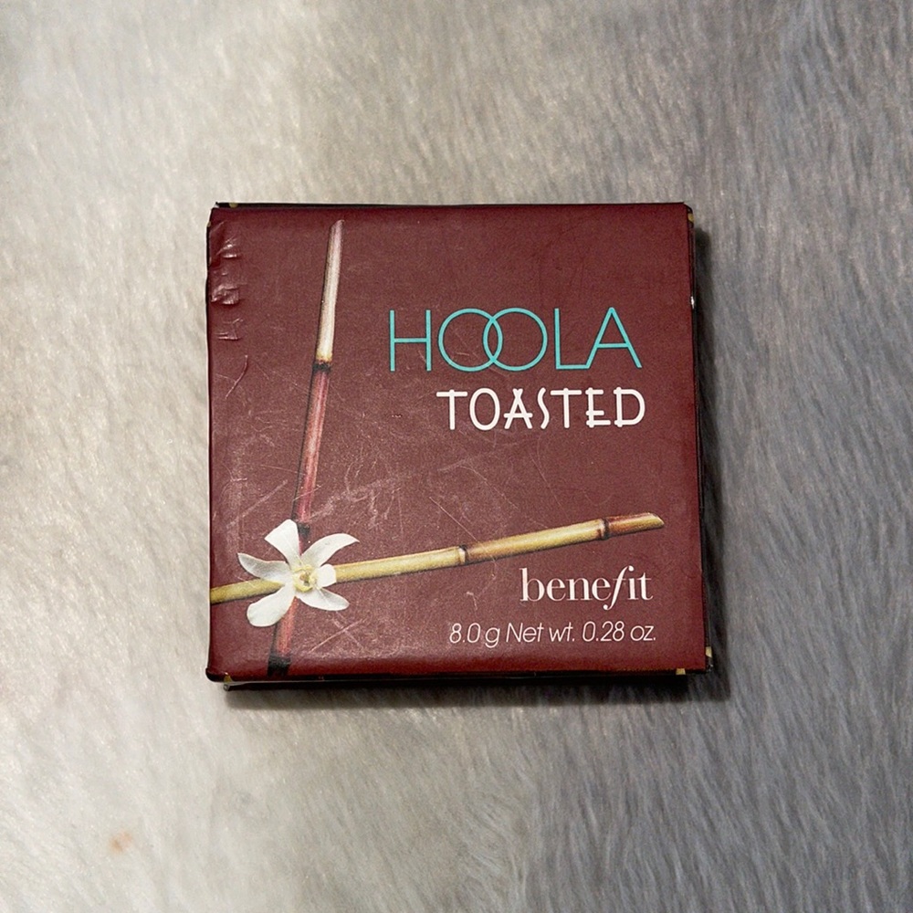 - Benefit Cosmetics Hoola Bronzer